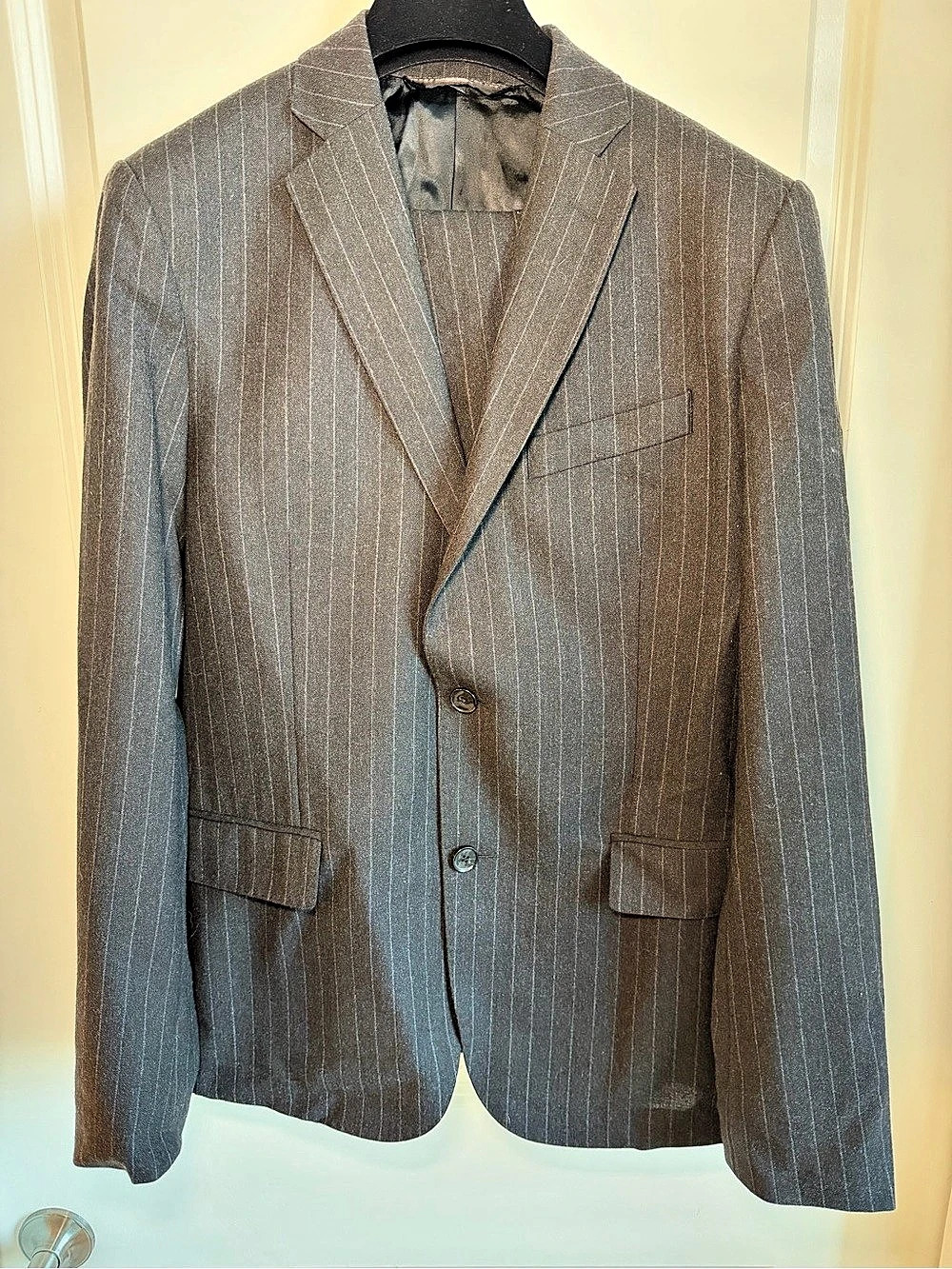J.LINDEBERG Men's Pinstripe Suit Jacket and Pants Size 46